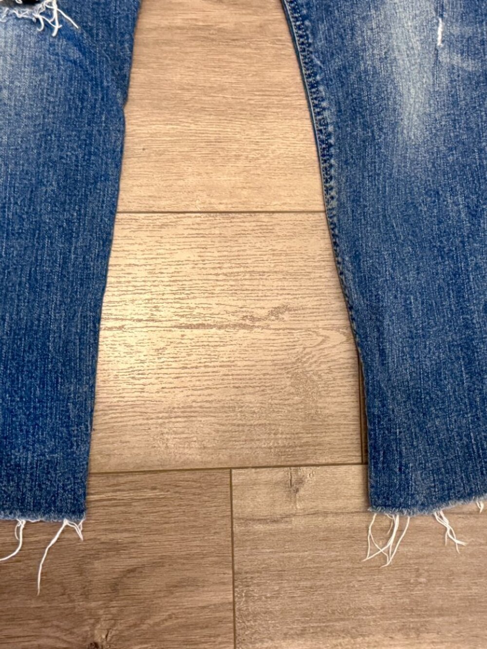 👖 Old Navy Mid-Rise Boyfriend Distressed Jeans Size 12 Raw Hem - Picture 4 of 11